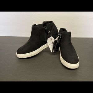 Women’s casual ankle sneaker bootie